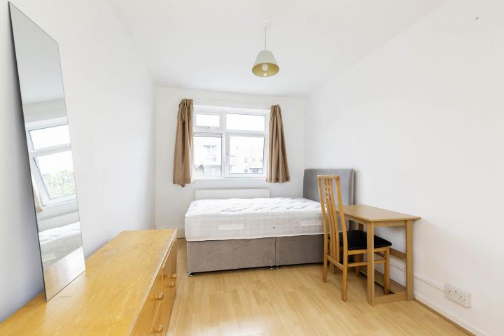 			NEW INSTRUCTION!, 4 Bedroom, 1 bath, 1 reception Flat			 Hilldrop Road, Tufnell Park